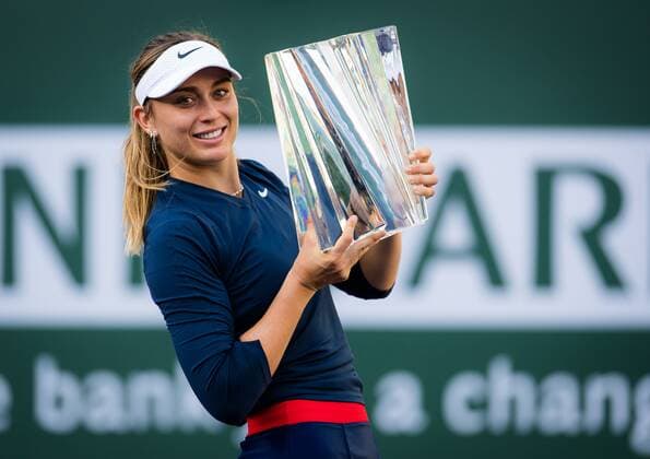 Sport Themen der Woche KW41 Sport Bilder des Tages Mandatory Credit: Photo by Rob Prange Shutterstock (12524643ag) Paula Badosa of Spain with the champions trophy after winning the final of the 2021 BNP Paribas Open WTA, Tennis Damen 1000 tennis tournament BNP Paribas Open, Tennis, Day 12, Indian Wells Tennis Garden, California, USA - 17 Oct 2021 BNP Paribas Open, Tennis, Day 12, Indian Wells Tennis Garden, California, USA - 17 Oct 2021  Copyright: xRobxPrange Shutterstockx 12524643ag