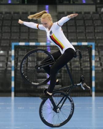 Sport Themen der Woche KW42 Sport Bilder des Tages Stuttgart , PK WM Hallenradsport , Kunstrad , Lara Füller *** Stuttgart , PK World Championships Indoor Cycling , Artificial Cycling , Lara Füller