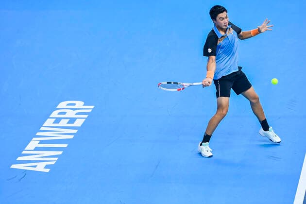 US Brandon Nakashima pictured in action during a match between US Nakashima and French Herbert, in the first round of the European Open Tennis ATP, Tennis Herren tournament, in Antwerp, Monday 18 October 2021. LAURIExDIEFFEMBACQ  x3116187x