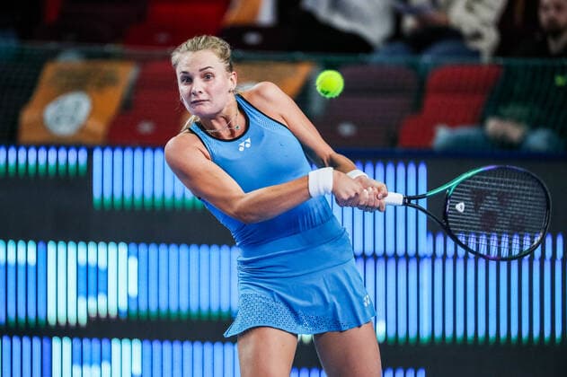 MOSCOW, RUSSIA - OCTOBER 18, 2021: Ukraine s Dayana Yastremska struggles in her VTB Kremlin Cup 2021 tennis match against Russia s Anna Kalinskaya at the Luzhniki Palace of Sports. Mikhail Tereshchenko TASS  TS11494D