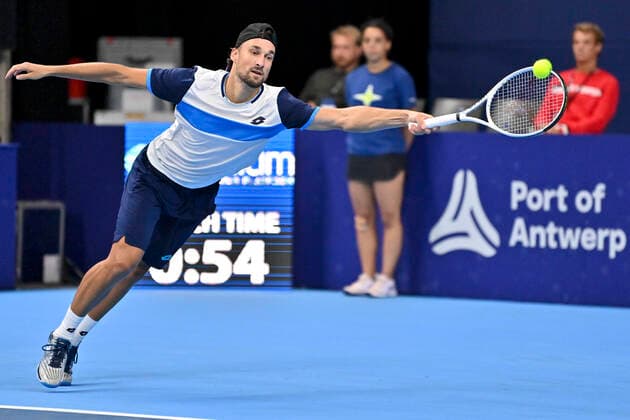Belgian Ruben Bemelmans pictured during a match between Belgian pair Bemelmans-Coppejans and French pair Mahut-Martin, in the first round of the European Open Tennis ATP, Tennis Herren tournament, in Antwerp, Tuesday 19 October 2021. DIRKxWAEM  x3116980x