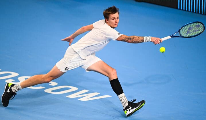 6675350 19.10.2021 Kazakhstan s Alexander Bublik returns a shot during the men s singles first round tennis match against Ukraine s Illya Marchenko at the Kremlin Cup, in Moscow, Russia. Vladimir Astapkovich Sputnik Russia Tennis Kremlin Cup  a48a585d830da1ee