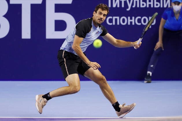 VTB Kremlin Cup 2021 International Tennis Tournament Guido Pella of Argentina returns the ball to Pedro Martinez of Spain during the men s singles Round of 32 tennis match of the ATP, Tennis Herren 250 VTB Kremlin Cup 2021 International Tennis Tournament at the Luzhniki Palace of Sports on October 19, 2021 in Moscow, Russia. Moscow Russia  Copyright: xMikexKireevx kireev-notitle211019_npWCb