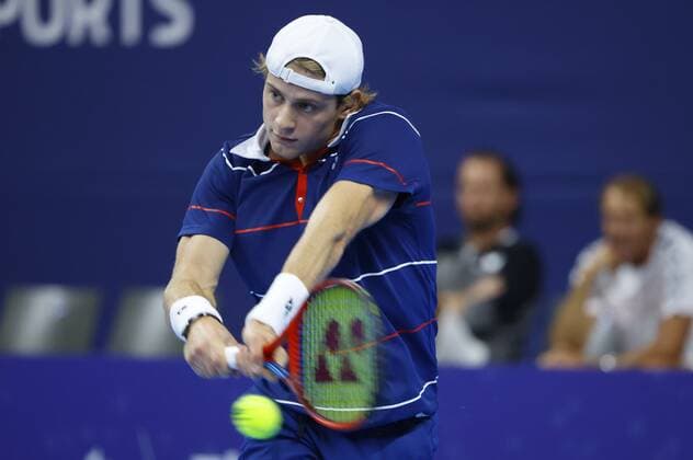 ANTWERPEN, BELGIUM - OCTOBER 19 : BERGS Zizou (BEL) v HARRIS Lloyd (RSA) during the ATP, Tennis Herren 250 European Open Antwerp on October 19, 2021 in Antwerpen, Belgium, 19 10 2021 ( BERGS Zizou (BEL) v HARRIS Lloyd (RSA) - European Open Antwerp PhotoNews Panoramic 