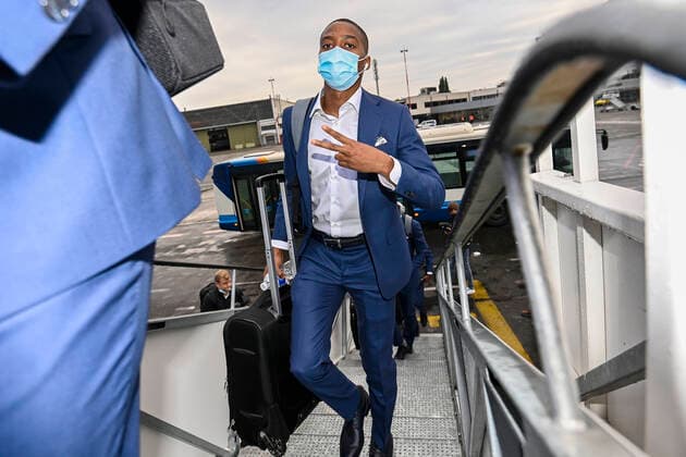 Antwerp s Michel Ange Balikwisha pictured at at the departure of Belgian soccer team Royal Antwerp FC, at Antwerp airport, Wednesday 20 October 2021, on the way to Istanbul, Turkey, ahead of tomorrow s Europa League game against Turkish soccer team Fenerbahce SK, on the third day (out of six) in Group D of the UEFA Europa League group stage. LAURIExDIEFFEMBACQ  x3117842x