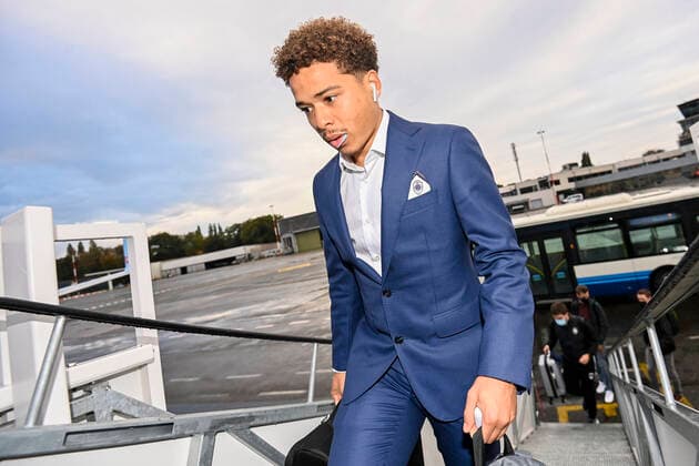 Antwerp s Manuel Benson pictured at at the departure of Belgian soccer team Royal Antwerp FC, at Antwerp airport, Wednesday 20 October 2021, on the way to Istanbul, Turkey, ahead of tomorrow s Europa League game against Turkish soccer team Fenerbahce SK, on the third day (out of six) in Group D of the UEFA Europa League group stage. LAURIExDIEFFEMBACQ  x3117845x