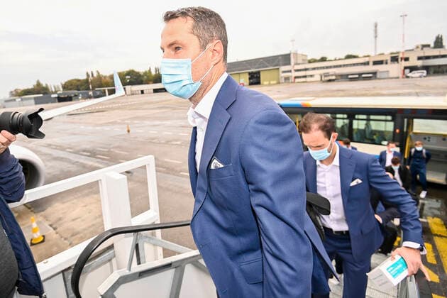 Antwerp s head coach Brian Priske pictured at at the departure of Belgian soccer team Royal Antwerp FC, at Antwerp airport, Wednesday 20 October 2021, on the way to Istanbul, Turkey, ahead of tomorrow s Europa League game against Turkish soccer team Fenerbahce SK, on the third day (out of six) in Group D of the UEFA Europa League group stage. LAURIExDIEFFEMBACQ  x3117847x