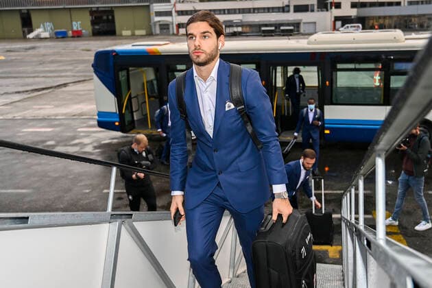 Antwerp s goalkeeper Davor Matijas pictured at at the departure of Belgian soccer team Royal Antwerp FC, at Antwerp airport, Wednesday 20 October 2021, on the way to Istanbul, Turkey, ahead of tomorrow s Europa League game against Turkish soccer team Fenerbahce SK, on the third day (out of six) in Group D of the UEFA Europa League group stage. LAURIExDIEFFEMBACQ  x3117857x