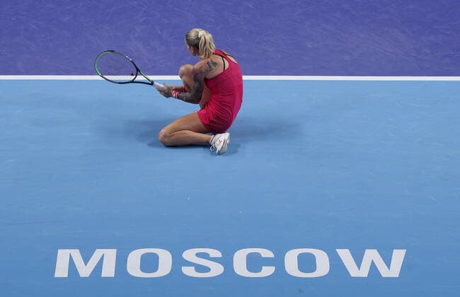 MOSCOW, RUSSIA - OCTOBER 20, 2021: The Czech Republic s Tereza Martincova is in action in her women s singles Round of 16 tennis match against Spain s Garbine Muguruza at the VTB Kremlin Cup 2021 at the Luzhniki Sports Palace. Mikhail Tereshchenko TASS  TS114DB6