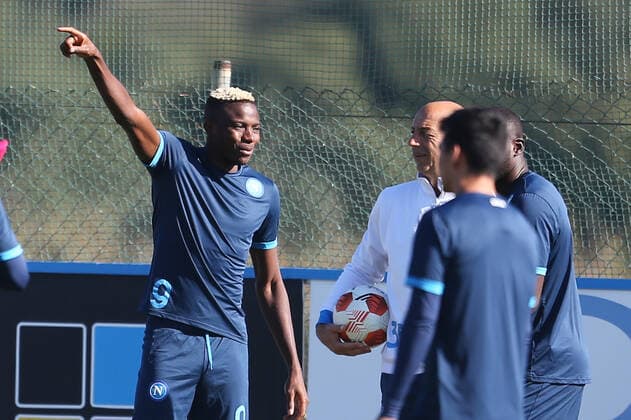 Football, EL, SSC Napoli training SSC Napoli s Nigerian striker Victor Osimhen gesticulate during training the day before the europa league match SSC Napoli - Legia Warsaw, at the Konami training center Castel Volturno, Caserta, southern Italy, on October 20, 2021. ABPH0081 Copyright: xAntonioxBalascox