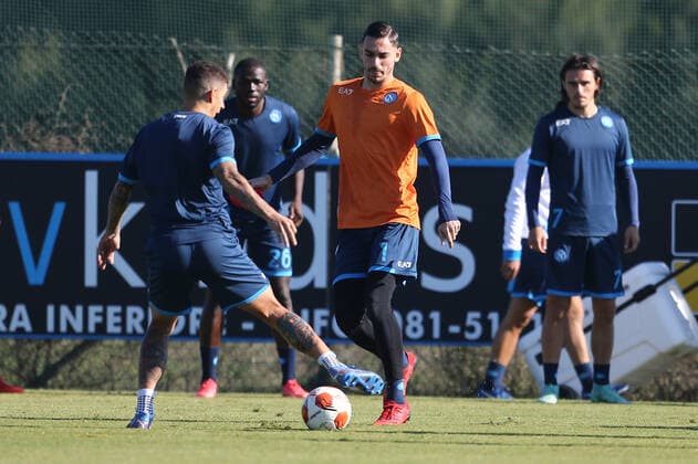 Football, EL, SSC Napoli training SSC Napoli s Italian defender Giovanni Di Lorenzo (L) challenges for the ball with SSC Napoli s Italian goalkeeper Alex Meret during training the day before the europa league match SSC Napoli - Legia Warsaw, at the Konami training center Castel Volturno, Caserta, southern Italy, on October 20, 2021. ABPH0106 Copyright: xAntonioxBalascox