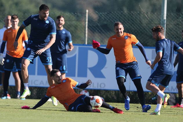Football, EL, SSC Napoli training SSC Napoli s Italian goalkeeper Alex Meret challenges for the ball with SSC Napoli s Belgium striker Dries Mertens during training the day before the europa league match SSC Napoli - Legia Warsaw, at the Konami training center Castel Volturno, Caserta, southern Italy, on October 20, 2021. ABPH0118 Copyright: xAntonioxBalascox