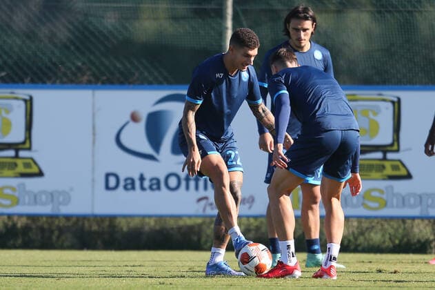 Football, EL, SSC Napoli training SSC Napoli s Italian defender Giovanni Di Lorenzo (L) challenges for the ball with SSC Napoli s Polish midfielder Piotr Zielinski during training the day before the europa league match SSC Napoli - Legia Warsaw, at the Konami training center Castel Volturno, Caserta, southern Italy, on October 20, 2021. ABPH0238 Copyright: xAntonioxBalascox