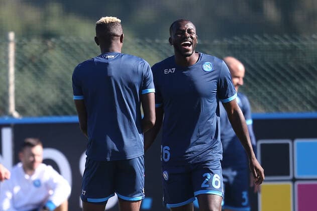 Football, EL, SSC Napoli training SSC Napoli s Senegalese defender Kalidou Koulibaly smiles with SSC Napoli s Nigerian striker Victor Osimhen during training the day before the europa league match SSC Napoli - Legia Warsaw, at the Konami training center Castel Volturno, Caserta, southern Italy, on October 20, 2021. ABPH0309 Copyright: xAntonioxBalascox