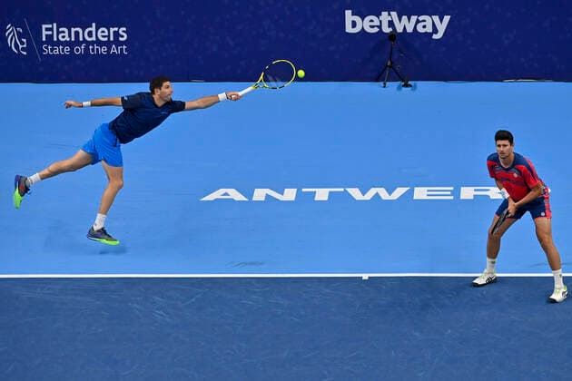 Argentina s Federico Delbonis and Spanish David Vega Hernandez pictured in action during a doubles men game between Belgian pair Gille-Vliegen and Argentina Delbonis and Spanish Hernandez, a 1 8 finals game at the European Open Tennis ATP, Tennis Herren tournament, in Antwerp, Wednesday 20 October 2021. DIRKxWAEM  x3118032x