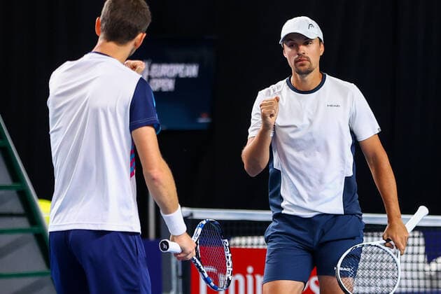 Ukrainian Denys Molchanov and Kazach Aleksandr Nedovyesov pictured during a doubles match between Denmark s Nielsen and Serbian Sabanov against Ukrainian Molchanov and Kazagh Nedovyesov, in the 1 8 finals of the European Open Tennis ATP, Tennis Herren tournament, in Antwerp, Wednesday 20 October 2021. DAVIDxPINTENS  x3118091x