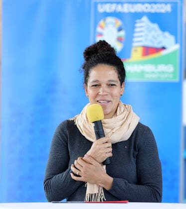 UEFA EURO, EM, Europameisterschaft,Fussball 2024 Philipp Lahm, Celia Sasic, Andy Grote besuchen die Eliteschule des Fussballs in Hamburg Heidberg Celia Sasic (Botschafterin UEFA EURO 2024)