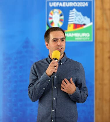 UEFA EURO, EM, Europameisterschaft,Fussball 2024 Philipp Lahm, Celia Sasic, Andy Grote besuchen die Eliteschule des Fussballs in Hamburg Heidberg Philip Lahm (Turnierdirektor UEFA EURO 2024)