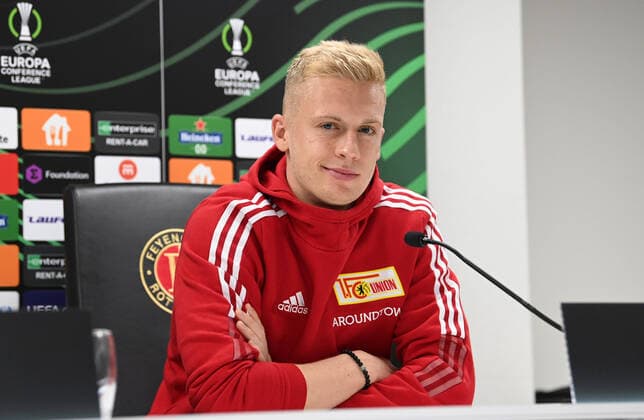 Sport Themen der Woche KW42 Sport Bilder des Tages Fussball, Herren, Saison 2021 2022, UEFA Europa Conference League (Gruppe E, 3. Spieltag), Feyenoord Rotterdam - 1. FC Union Berlin, Pressekonferenz und Training am Tag vor dem Spiel), Timo Baumgartl (1. FC Union Berlin), 20.10. 2021, *** Football, Men, 2021 2022 season, UEFA Europa Conference League Group E, matchday 3 , Feyenoord Rotterdam 1 FC Union Berlin, press conference and training the day before the match , Timo Baumgartl 1 FC Union Berlin , 20 10 2021, Copyright: xMatthiasxKochx