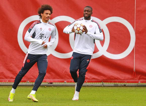 10 Leroy Sane, 2 Dayot Upamecano, mit Ball Fussball Champions League FC Bayern Muenchen -Abschlusstraining vor dem Spiel gegen Benfica Lissabon 19.10.2021 Trainingsgelaende, Saebenerstr. FOTO: Mladen Lackovic LakoPress