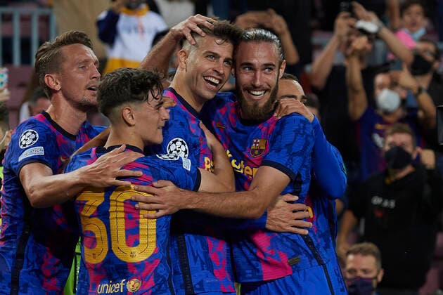 Sport Themen der Woche KW42 Sport Bilder des Tages FC Barcelona, Barca v Dinamo Kiev: Group E - UEFA Champions League Gerard Pique of Barcelona celebrates after scoring his sides first goal during the UEFA Champions League group E match between FC Barcelona and Dinamo Kiev at Camp Nou on October 20, 2021 in Barcelona, Spain. Barcelona Spain  Copyright: xJosexBretonx breton-fcbarcel211020_npLXK
