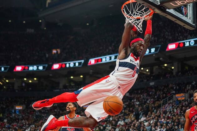 Sport Themen der Woche KW42 Sport Bilder des Tages October 20, 2021, Toronto, on, Canada: Washington Wizards centre Montrezl Harrell (6) hangs on the rim after a dunk against the Toronto Raptors during second half NBA, Basketball Herren, USA action in Toronto Wednesday, October 20, 2021. Canada News - October 20, 2021  - ZUMAc35_ 20211020_zaf_c35_035 Copyright: xEvanxBuhlerx