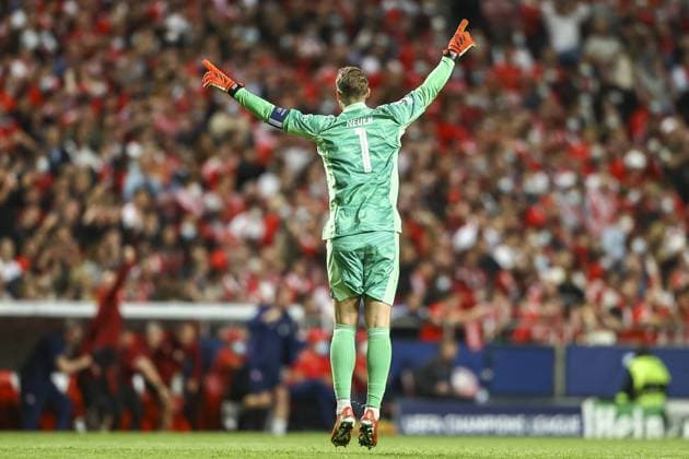 Bilder des Jahres 2021, Sport 10 Oktober Sport Themen der Woche KW42 Sport Bilder des Tages Lisbon, Portugal, 20th Oct 2021: Neuer of Bayern during the UEFA Champions League football match between Benfica and Bayern Munich at the Estadio da Luz (Stadium of Light) also known as the Estadio do Lisboa e Benfica in Lisbon Portugal. Bayern won the game 0-4 with goals by Sane (70 mins, 84 mins Pedro Loureiro SPP UEFA Champions League - Benfica v Bayern Munich - Estadio da Luz 