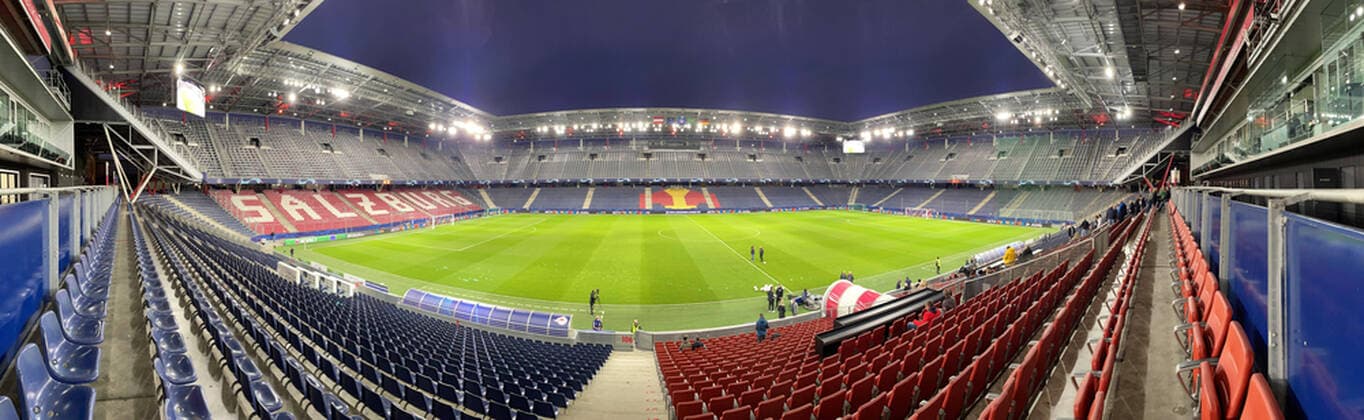 RB Salzburg vs. VfL, CL, Vorberichte Salzburg, 19.10.2021, FUßBALL - FC Red Bull Salzburg vs. VfL Wolfsburg, Champions League Gruppe G, Vorrunde, Red Bull Arena, Saison 2021 22. Training, Red Bull Arena Panorama Salzburg