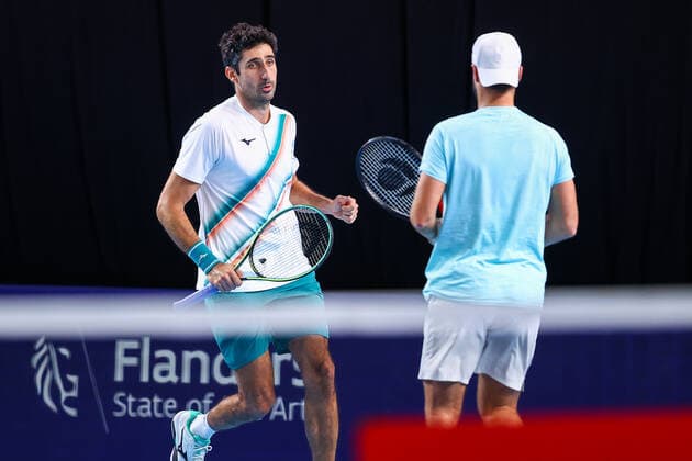 Austrian Oliver Marach and Austrian Philipp Oswald pictured during a doubles men game between Austrian pair Marach-Oswald and French pair Mahut-Martin, a quarter finals game at the European Open Tennis ATP, Tennis Herren tournament, in Antwerp, Thursday 21 October 2021. DAVIDxPINTENS  x3119207x
