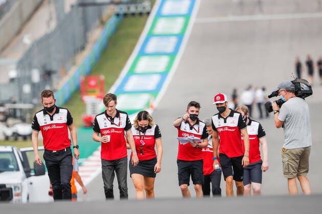 trackwalk ILOTT Callum (gbr), Alfa Romeo Racing ORLEN, GIOVINAZZI Antonio (ita), Alfa Romeo Racing ORLEN C41, portrait during the Formula 1 Aramco United States Grand Prix 2021, 17th round of the 2021 FIA Formula One World Championship, WM, Weltmeisterschaft from October 21 to 24, 2021 on the Circuit of the Americas, in Austin, Texas, United States of American - F1 - UNITED STATES GRAND PRIX 2021 DPPI Panoramic 00121035__V2_5525