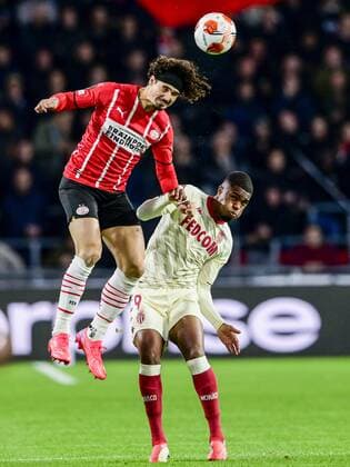 EINDHOVEN - (lr) Andre Ramalho of PSV Eindhoven, Myron Boadu of AS Monaco during the UEFA Europa League match between PSV Eindhoven and AS Monaco at Phillips Stadium on October 21, 2021 in Eindhoven, Netherlands. ANP OLAF KRAAK UEFA Europa League 2021 2022 xVIxANPxSportx xxANPxIVx