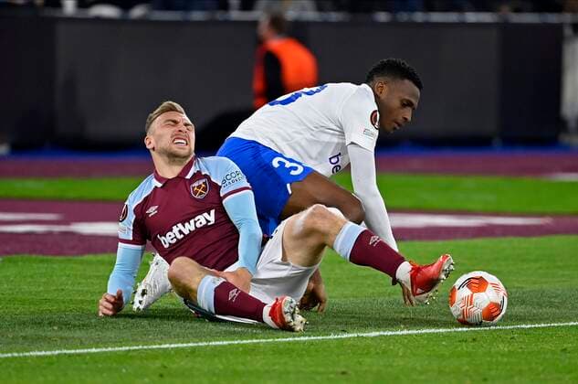 LONDON, - OCTOBER 21 : West Ham s Jarrod Bowen ans Jhon Lucumi defender of KRC Genk pictured in the olympic stadium of London during the UEFA Europa League group H match between West Ham United and KRC Genk on october 20, 2021 in London, United Kingdom 21 10 2021 ( West Ham v KRG Genk Europa league PhotoNews Panoramic 