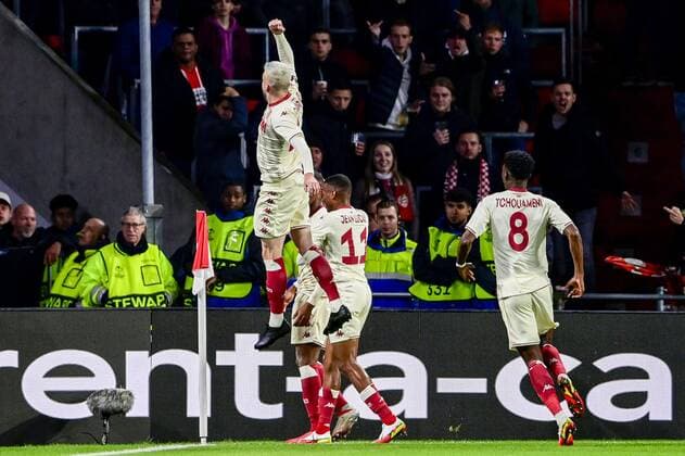 EINDHOVEN - AS Monaco players celebrate 0-1 against Myron Boadu of AS Monaco during the UEFA Europa League match between PSV Eindhoven and AS Monaco at Phillips stadium on October 21, 2021 in Eindhoven, Netherlands. ANP OLAF KRAAK UEFA Europa League 2021 2022 xVIxANPxSportx xxANPxIVx