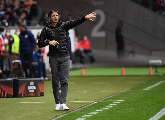 21.10.2021, xjhx, Fussball UEFA Europa League, Eintracht Frankfurt - Olympiakos Piraeus emspor, v.l. Trainer Oliver Glasner (Eintracht Frankfurt) zautz gestikuliert (DFL DFB REGULATIONS PROHIBIT ANY USE OF PHOTOGRAPHS as IMAGE SEQUENCES and or QUASI-VIDEO) Frankfurt am Main