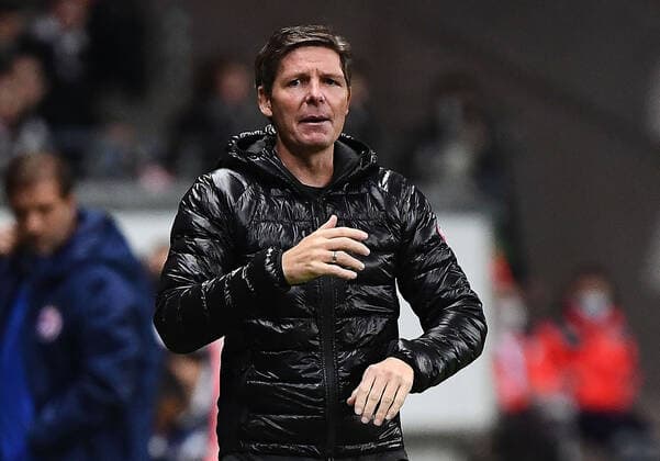 21.10.2021, xjhx, Fussball UEFA Europa League, Eintracht Frankfurt - Olympiakos Piraeus emspor, v.l. Trainer Oliver Glasner (Eintracht Frankfurt) zautz gestikuliert (DFL DFB REGULATIONS PROHIBIT ANY USE OF PHOTOGRAPHS as IMAGE SEQUENCES and or QUASI-VIDEO) Frankfurt am Main