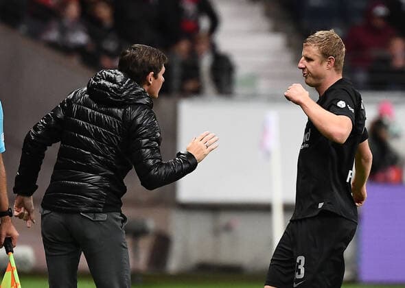 21.10.2021, xjhx, Fussball UEFA Europa League, Eintracht Frankfurt - Olympiakos Piraeus emspor, v.l. Trainer Oliver Glasner (Eintracht Frankfurt) zautz gestikuliert Martin Hinteregger (Eintracht Frankfurt) zautz (DFL DFB REGULATIONS PROHIBIT ANY USE OF PHOTOGRAPHS as IMAGE SEQUENCES and or QUASI-VIDEO) Frankfurt am Main