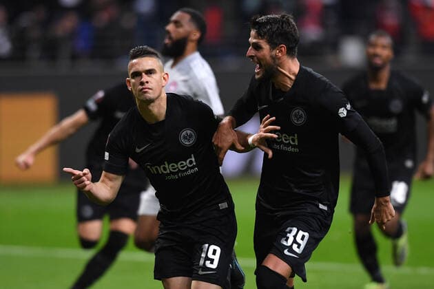 Sport Bilder des Tages Fußball Europa League 3. Spieltag Eintracht Frankfurt - Olympiakos Piräus am 21.10.2021 im Deutsche Bank Park in Frankfurt Torjubel Jubel zum 1:0 durch Rafael Borre ( Frankfurt )