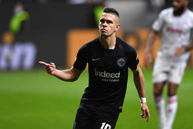 Fußball Europa League 3. Spieltag Eintracht Frankfurt - Olympiakos Piräus am 21.10.2021 im Deutsche Bank Park in Frankfurt Torjubel Jubel zum 1:0 durch Rafael Borre ( Frankfurt )