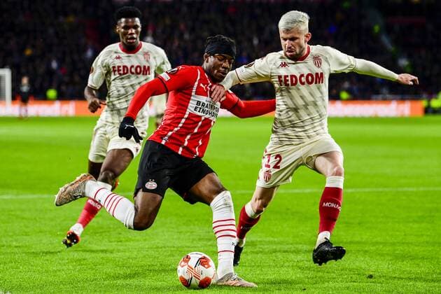 EINDHOVEN - (lr) Noni Madueke of PSV Eindhoven, Caio Henrique of AS Monaco during the UEFA Europa League match between PSV Eindhoven and AS Monaco at Phillips Stadium on October 21, 2021 in Eindhoven, Netherlands. ANP OLAF KRAAK UEFA Europa League 2021 2022 xVIxANPxSportx xxANPxIVx