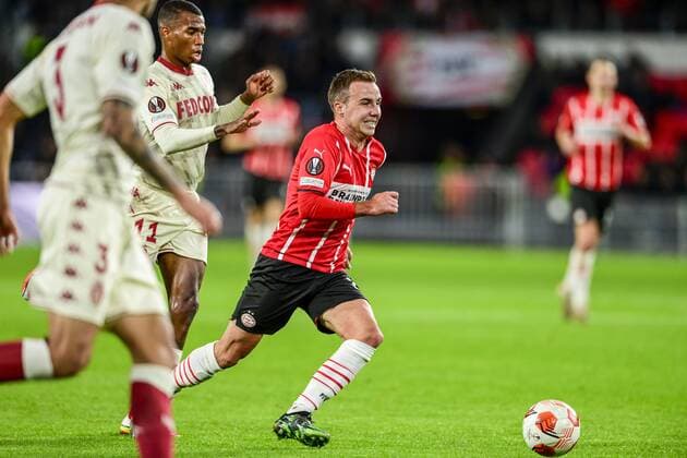 EINDHOVEN - Mario Gotze of PSV Eindhoven during the UEFA Europa League match between PSV Eindhoven and AS Monaco at Phillips Stadium on October 21, 2021 in Eindhoven, Netherlands. ANP OLAF KRAAK UEFA Europa League 2021 2022 xVIxANPxSportx xxANPxIVx