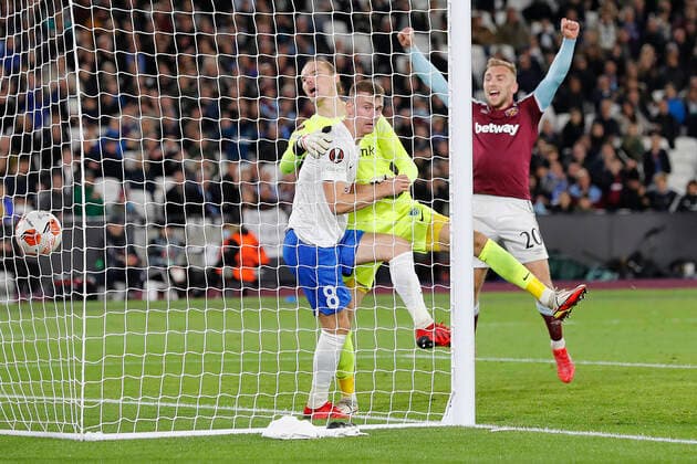 Sport Bilder des Tages West Ham United v KRC Genk UEFA Europa League Craig Dawson of West Ham United scores his sides 1st goal during the UEFA Europa League Group H match at the London Stadium, Stratford Content Not Available For UK Newspapers Copyright: xPaulxChestertonx FIL-16007-0006