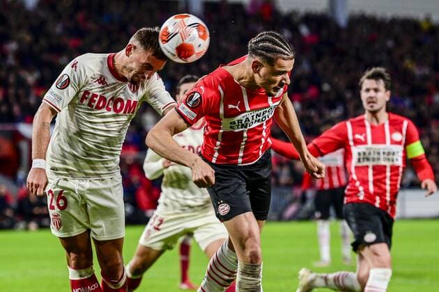 EINDHOVEN - (lr) Ruben Aguilar of AS Monaco, Armando Obispo of PSV Eindhoven during the UEFA Europa League match between PSV Eindhoven and AS Monaco at Phillips Stadium on October 21, 2021 in Eindhoven, Netherlands. ANP OLAF KRAAK UEFA Europa League 2021 2022 xVIxANPxSportx xxANPxIVx