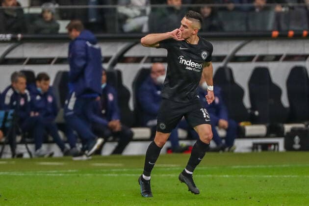 Fußball - UEFA Europa League - 03. Spieltag Eintracht Frankfurt - Olympiakos Piräus am 21.10.2021 im Deutsche Bank Park in Frankfurt Jubel, Torjubel, Torschuetze, Torschütze Rafael Santos Borre (Frankfurt) jubelt nach seinem Tor zum 1 zu 0