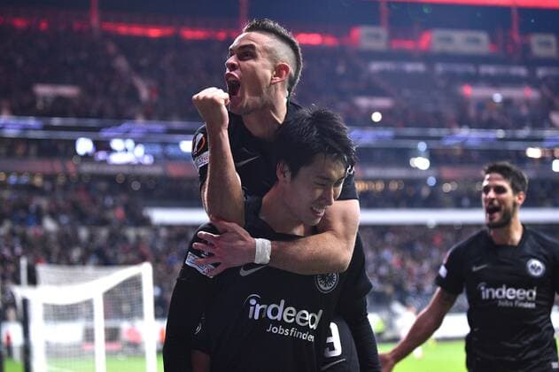 Fußball Europa League 3. Spieltag Eintracht Frankfurt - Olympiakos Piräus am 21.10.2021 im Deutsche Bank Park in Frankfurt Tor zum 3:1 durch Daichi Kamada ( Frankfurt ) Rafael Borre ( Frankfurt )