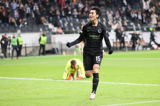 Eintracht Frankfurt - Olympiakos Piräus, UEFA Europa League Tor zum 3:1 durch Daichi Kamada (Eintracht Frankfurt, 15). Spiel der UEFA Europa League zwischen Eintracht Frankfurt und Olympiakos Piräus am 21. Oktober 2021 im Deutsche Bank Park in Frankfurt am Main., Frankfurt am Main Hessen Deutschland Deutsche Bank Park
