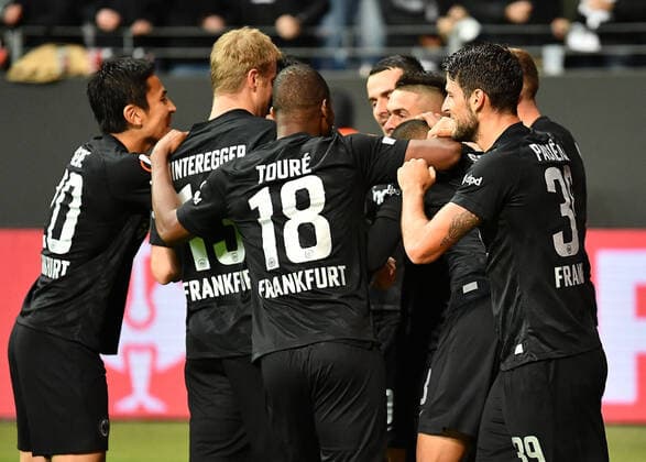 21.10.2021, xjhx, Fussball UEFA Europa League, Eintracht Frankfurt - Olympiakos Piraeus emspor, v.l. Torjubel nach dem Tor zum celebrating the goal celebrate 3:1 durch Daichi Kamada (Eintracht Frankfurt) Makoto Hasebe (Eintracht Frankfurt) Djibril Sow (Eintracht Frankfurt) Goncalo Paciencia (Eintracht Frankfurt) (DFL DFB REGULATIONS PROHIBIT ANY USE OF PHOTOGRAPHS as IMAGE SEQUENCES and or QUASI-VIDEO) Frankfurt am Main