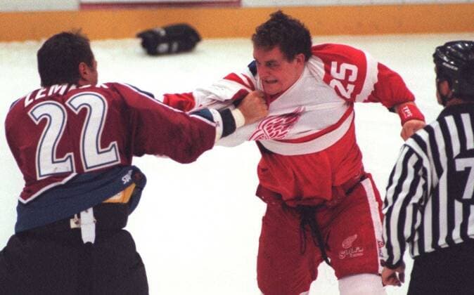 October 21, 2021, Michigan, USA: Detroit Red Wing Darren McCarty and Colorado Avalanche Claude Lemieux duke it out three seconds into Tuesday night s game at Joe Louis Arena, November 11, 1997. Michigan USA - ZUMAf31_ 0139384166st Copyright: xDetroitxFreexPressx