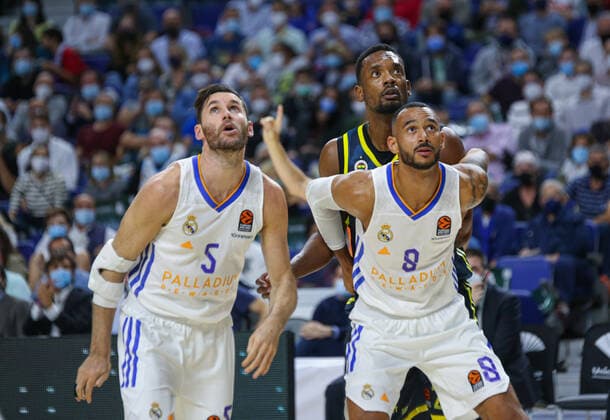 15th October 2021; Wizink Center; Madrid, Spain; Turkish Airlines Euroleague Basketball , Real Madrid versus Fenerbahce Beko Istanbul; Adam Hanga (Real Madrid Baloncesto) and Rudy Fernandez grapple the rebound against Dyshawn Pierre (Fenerbahce Beko Istanbul)  ActionPlus12332418 AgenciaLOF