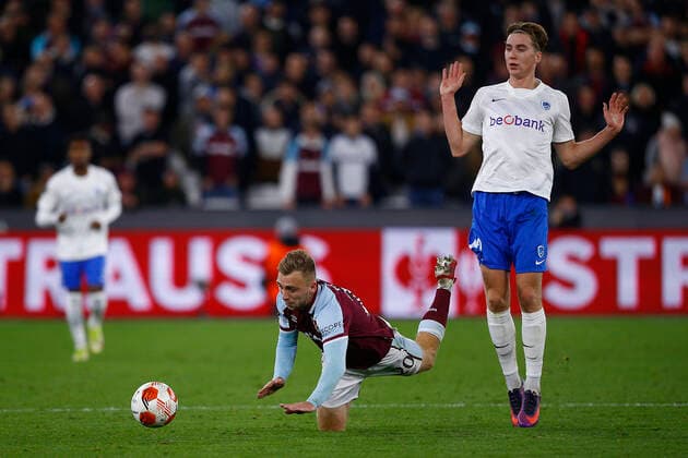 West Ham United v KRC Genk UEFA Europa League Jarrod Bowen of West Ham United is fouled by Kristian Thorstvedt of KRC Genk during the UEFA Europa League Group H match at the London Stadium, Stratford Content Not Available For UK Newspapers Copyright: xPaulxChestertonx FIL-16007-0143