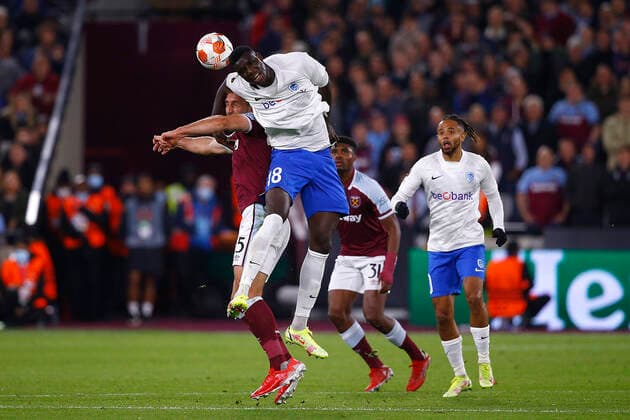 West Ham United v KRC Genk UEFA Europa League Paul Onuachu of KRC Genk and Craig Dawson of West Ham United in action during the UEFA Europa League Group H match at the London Stadium, Stratford Content Not Available For UK Newspapers Copyright: xPaulxChestertonx FIL-16007-0161